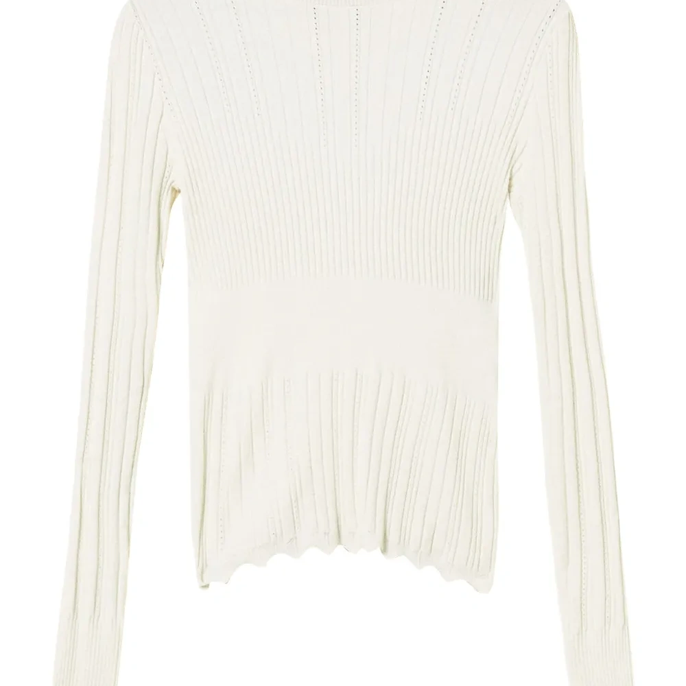 Топ с длинными рукавами и фестонами Топ с длинными рукавами и фестонами