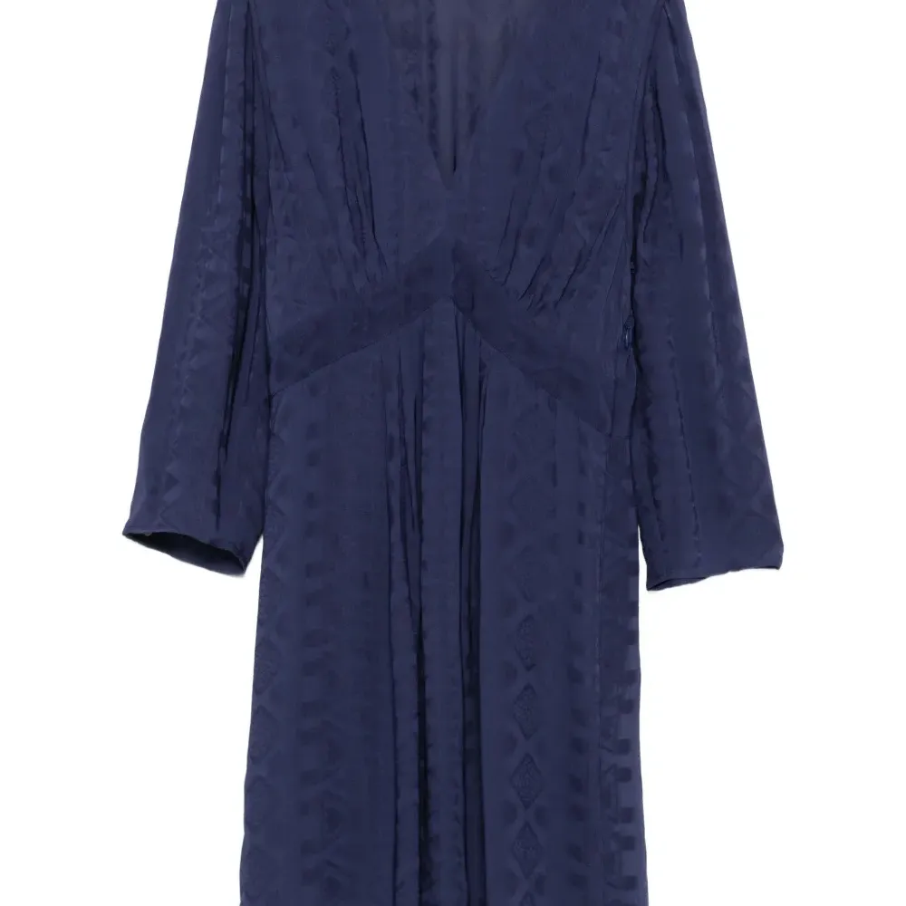 Платье с V-образным вырезом