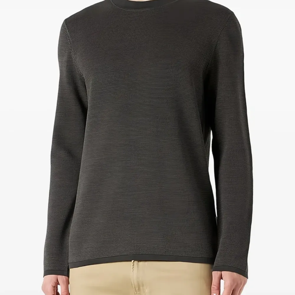 Фактурный свитер с круглым вырезом