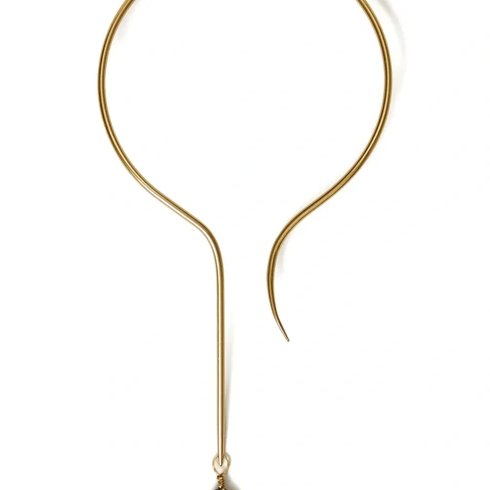 Колье асимметричного кроя