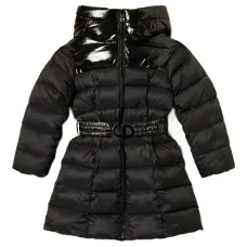 Пуховик с блестящими вставками и поясом Пуховик с блестящими вставками и поясом