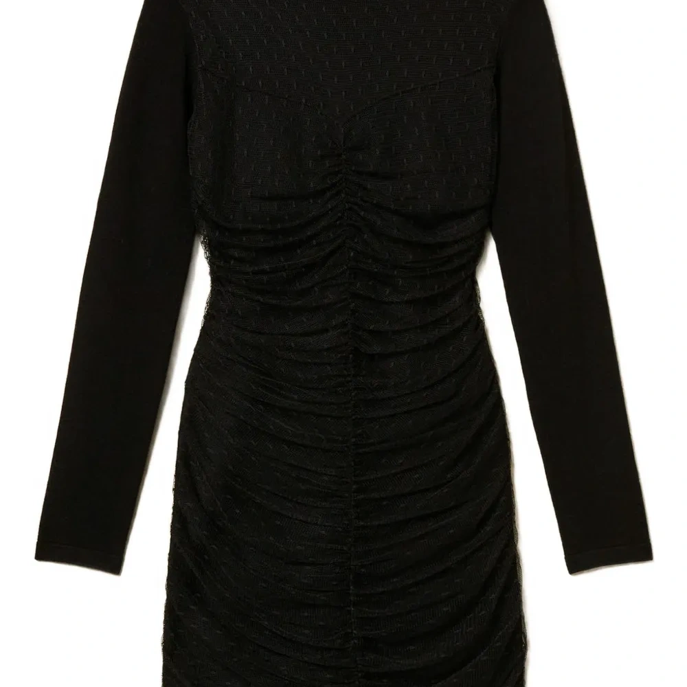 Трикотажное платье с тюлевыми вставками Трикотажное платье с тюлевыми вставками