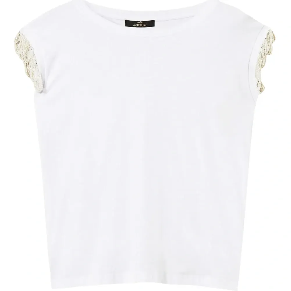 Футболка с декорированными рукавами