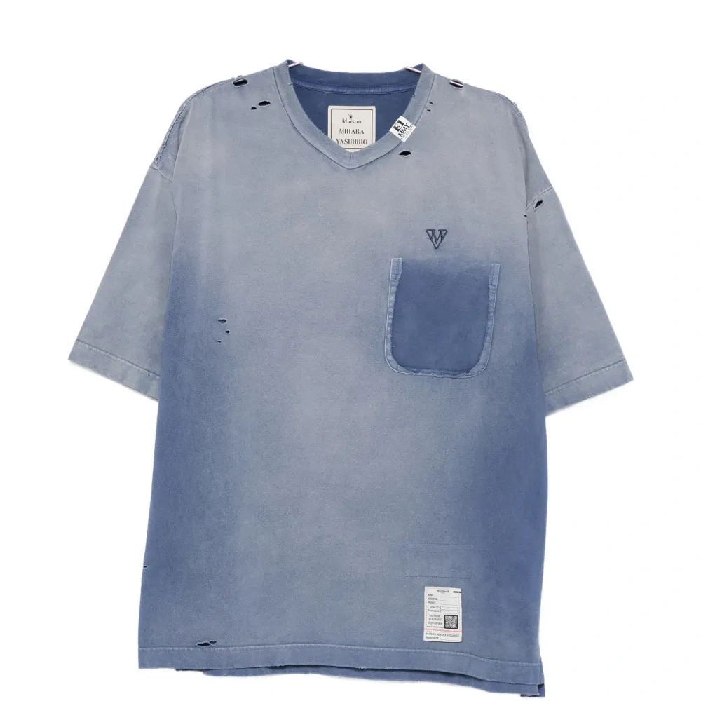 Футболка с V-образным вырезом и потертым карманом