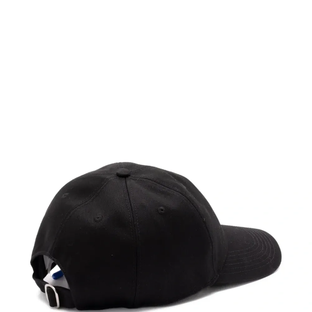 Бейсболка с вышитым логотипом Бейсболка с вышитым логотипом