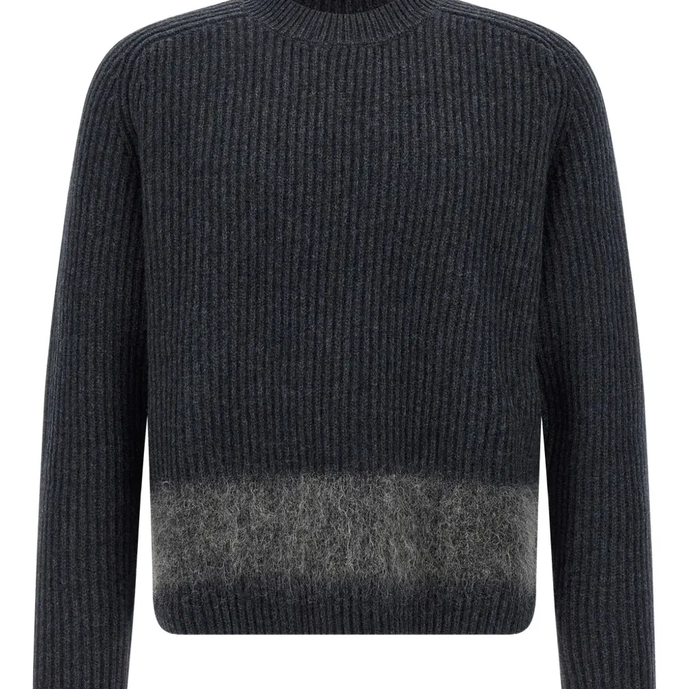 Свитер со вставками в рубчик