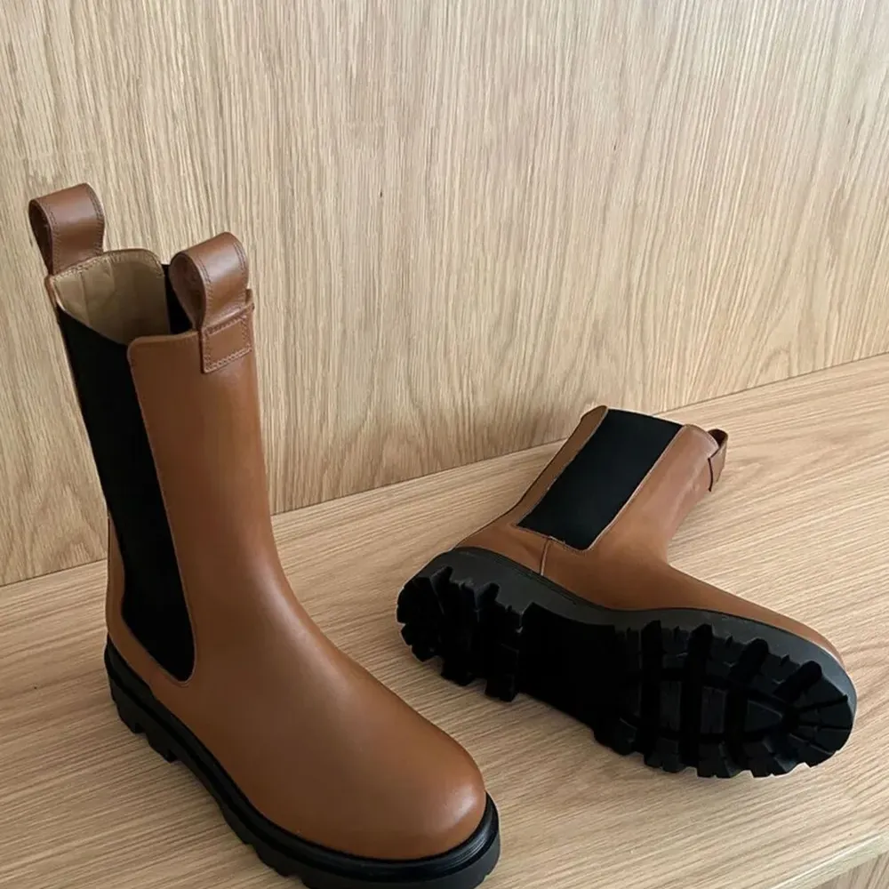 Ботинки челси с эластичными вставками Ботинки челси с эластичными вставками