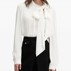 Блузка с бантом