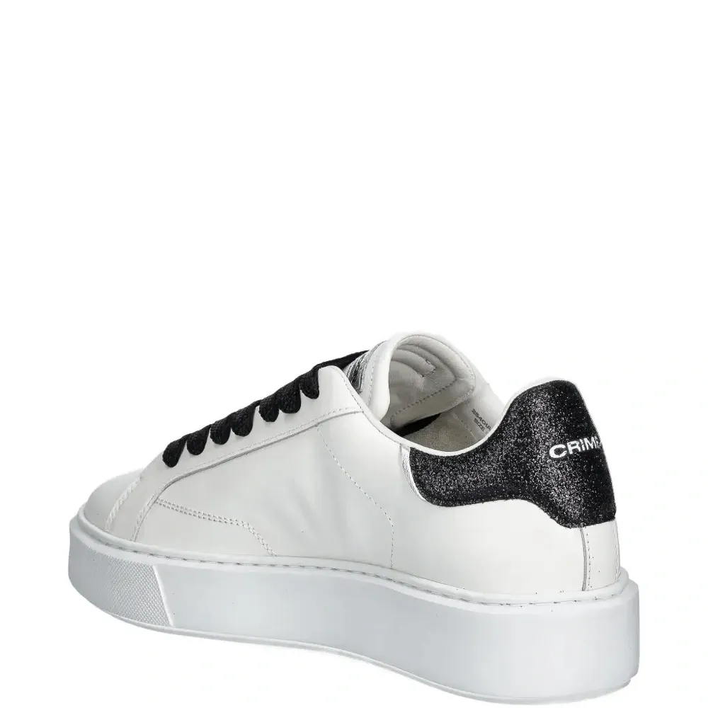 Суперлегкие кроссовки на шнуровке