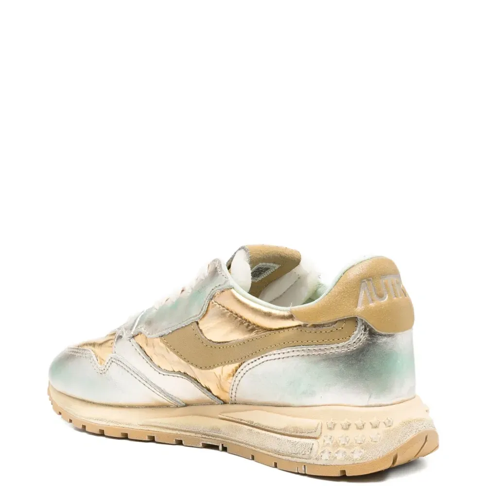 Кроссовки с эффектом металлик Кроссовки с эффектом металлик