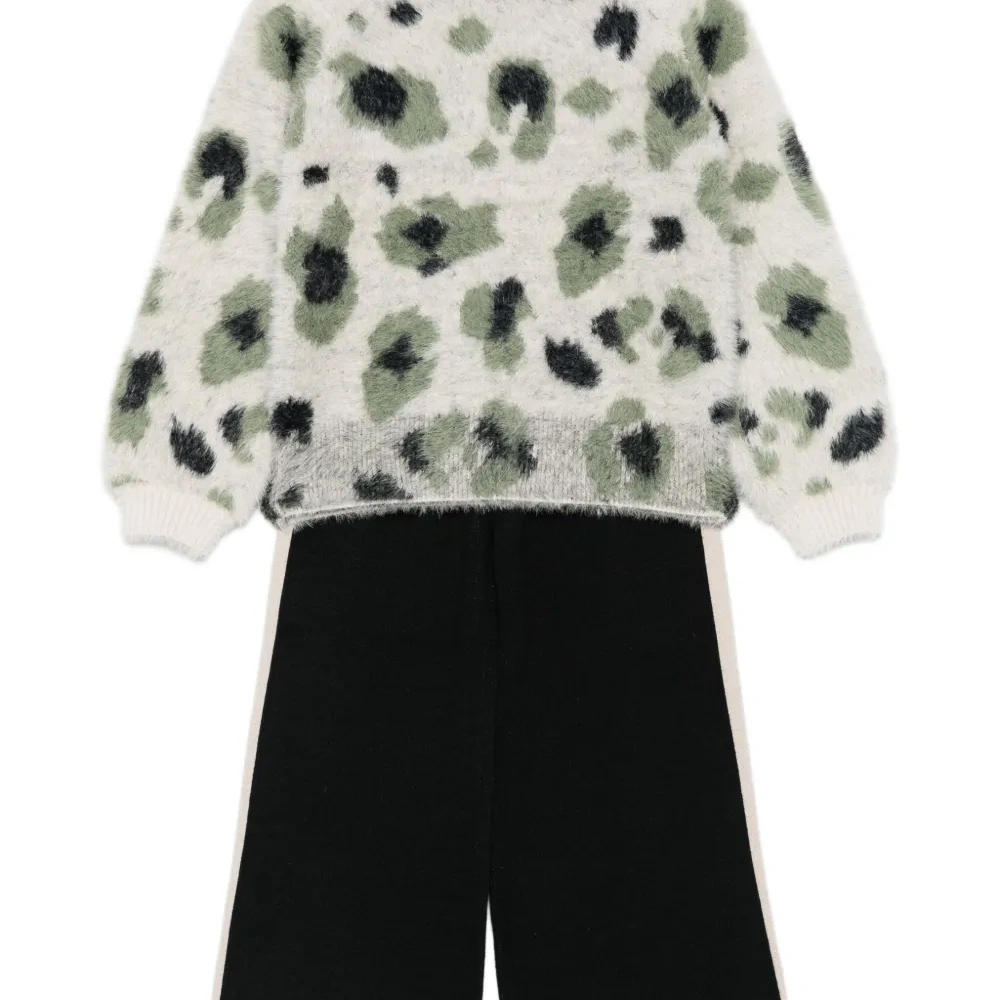 Комплект из топа и брюк с абстрактным узором