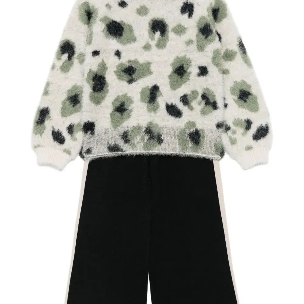 Комплект из топа и брюк с абстрактным узором