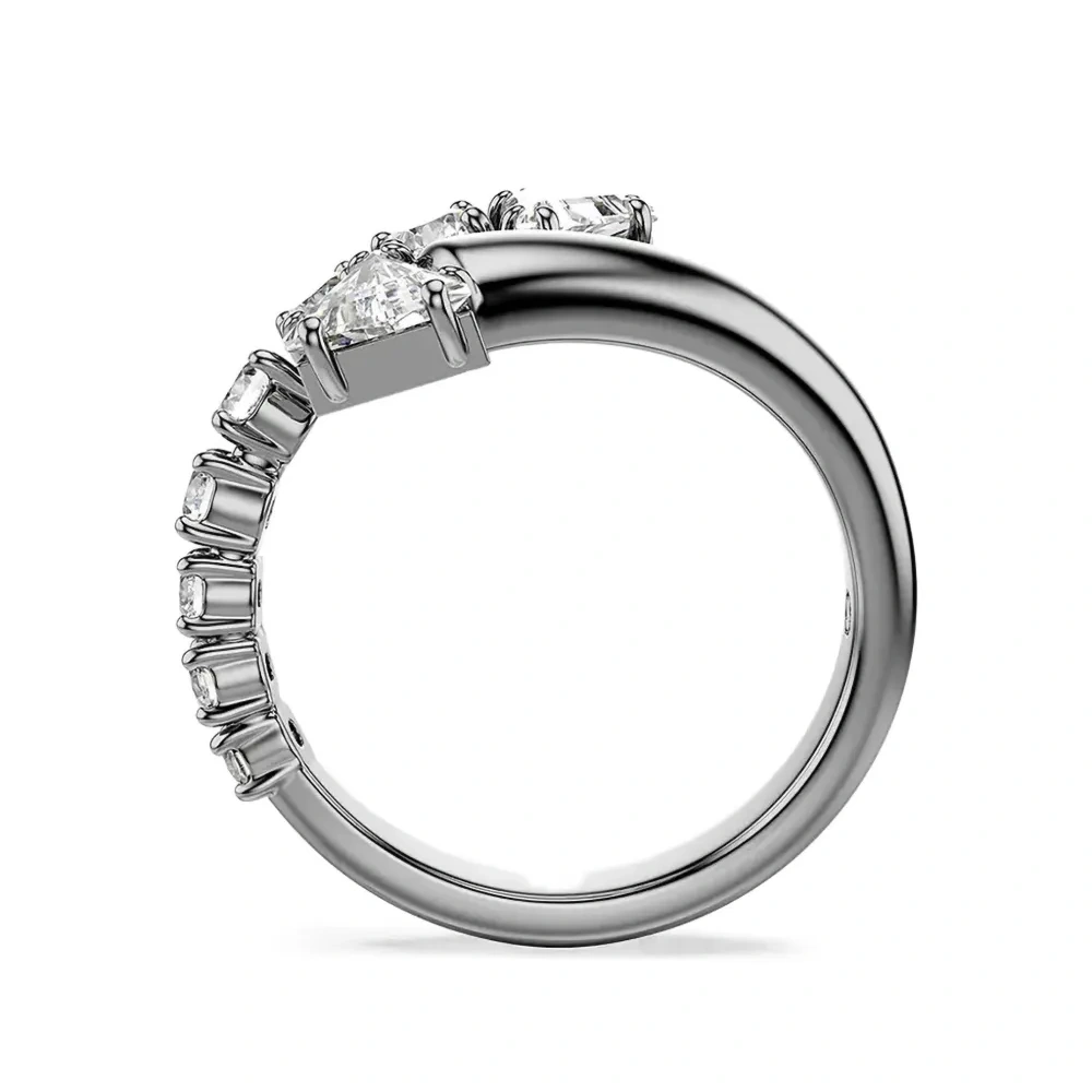 Кольцо с кристаллами