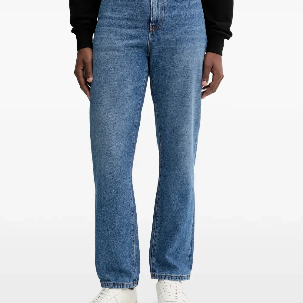 Джинсы прямого кроя с пятью карманами