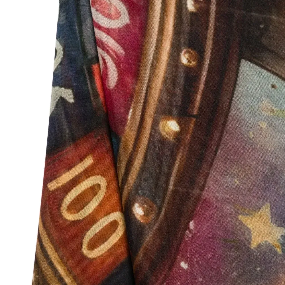 Шарф с графичным принтом