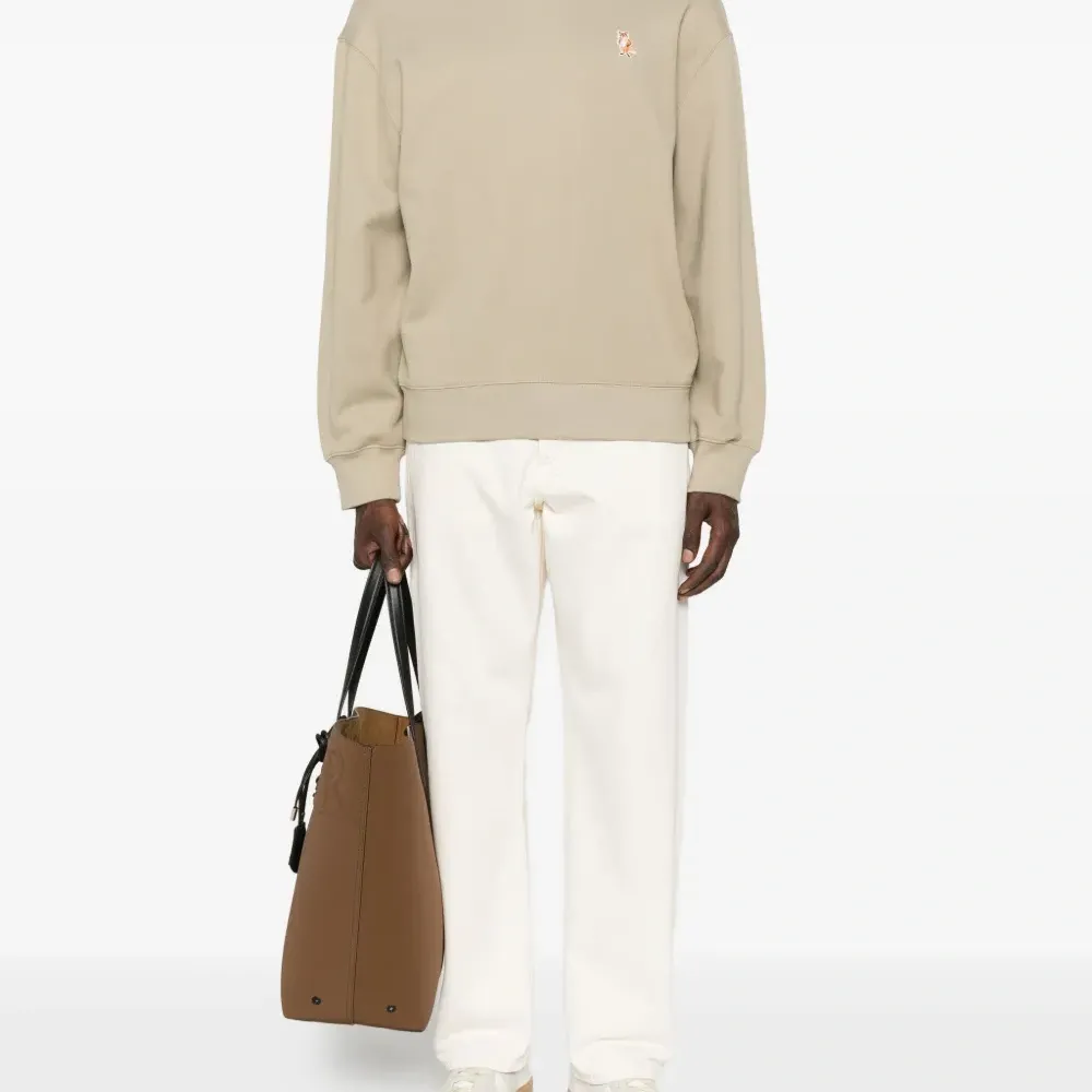 Толстовка с вышитым логотипом