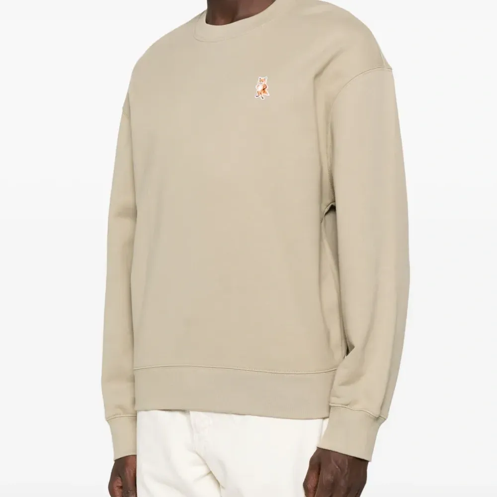 Толстовка с вышитым логотипом