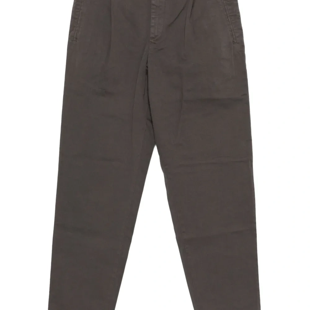 Брюки с карманами и стрелками