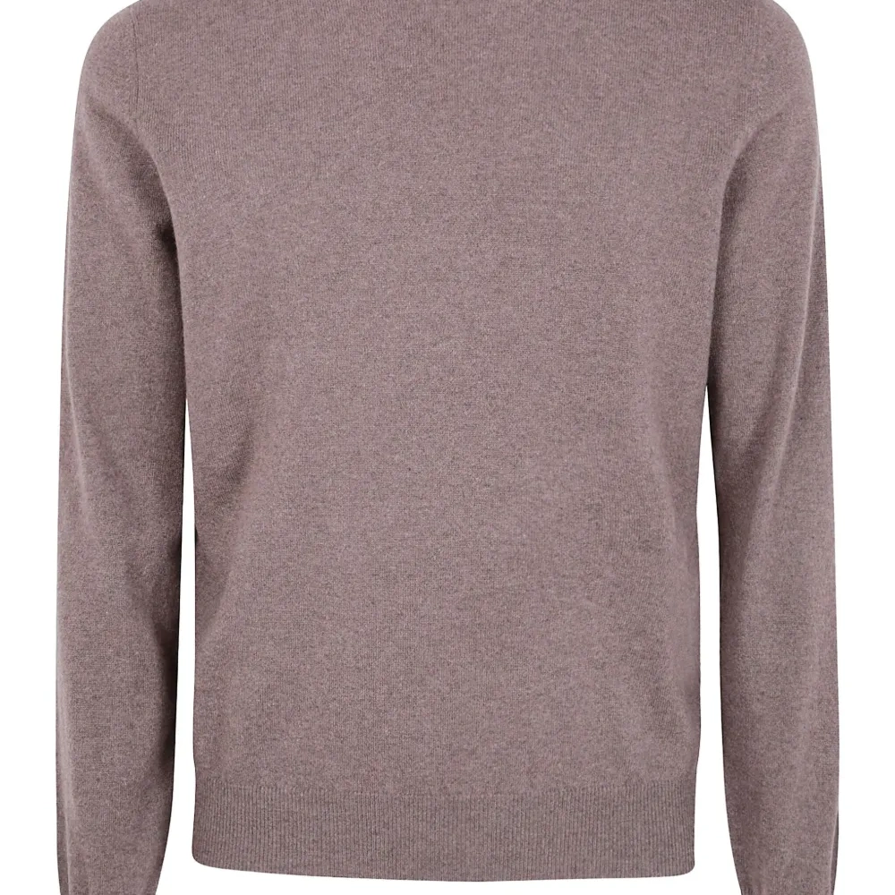 Свитер с круглым вырезом