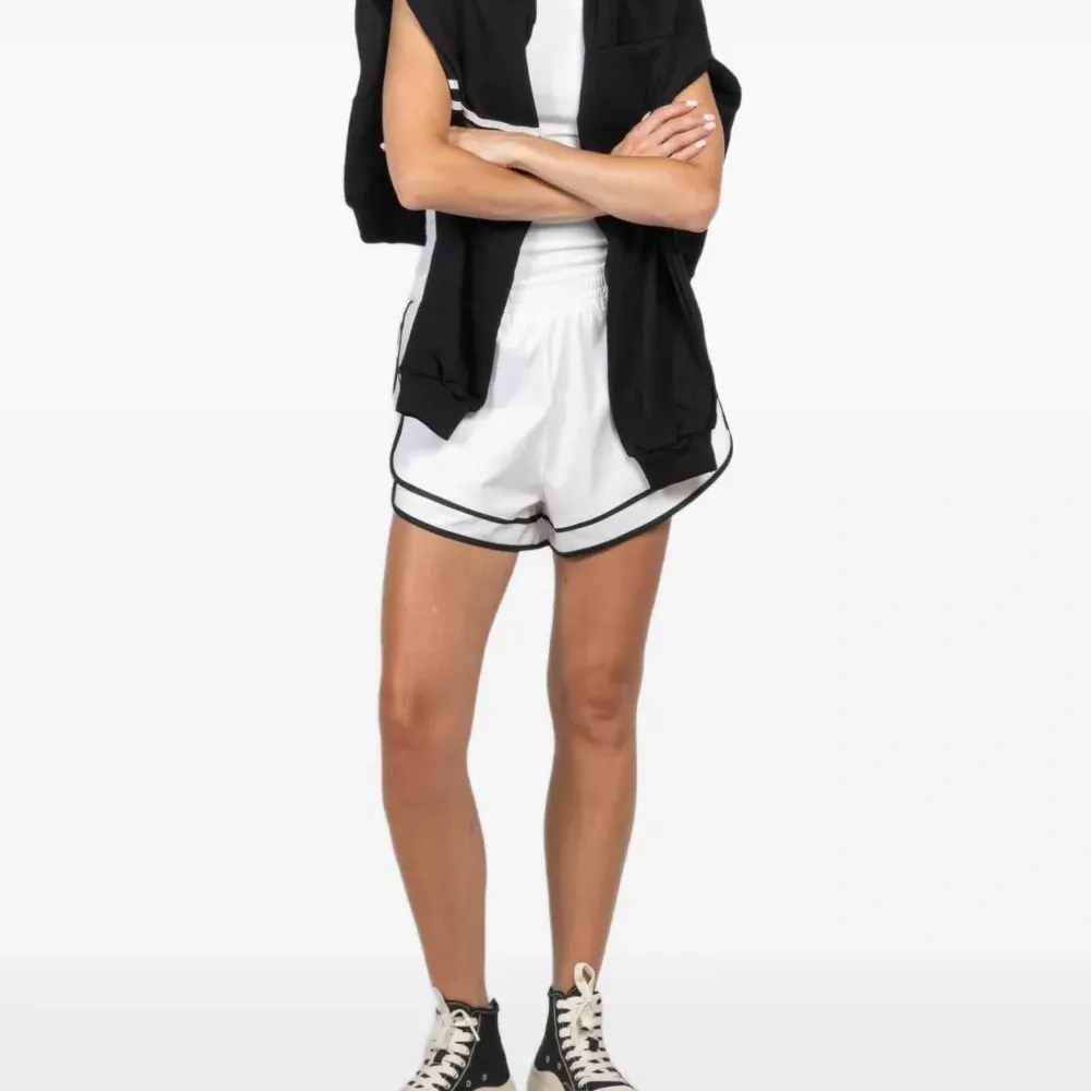 Шорты с контрастной отделкой