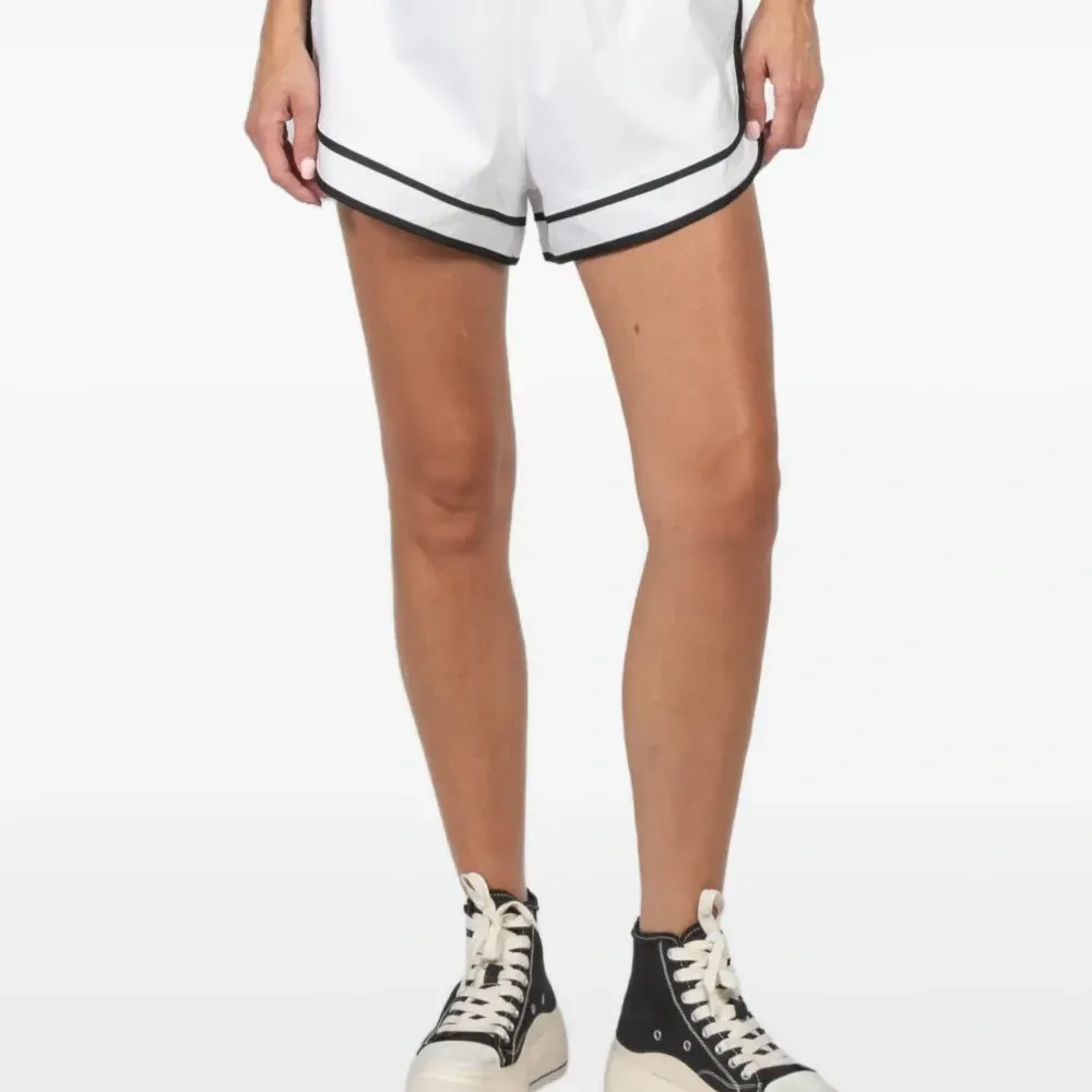 Шорты с контрастной отделкой