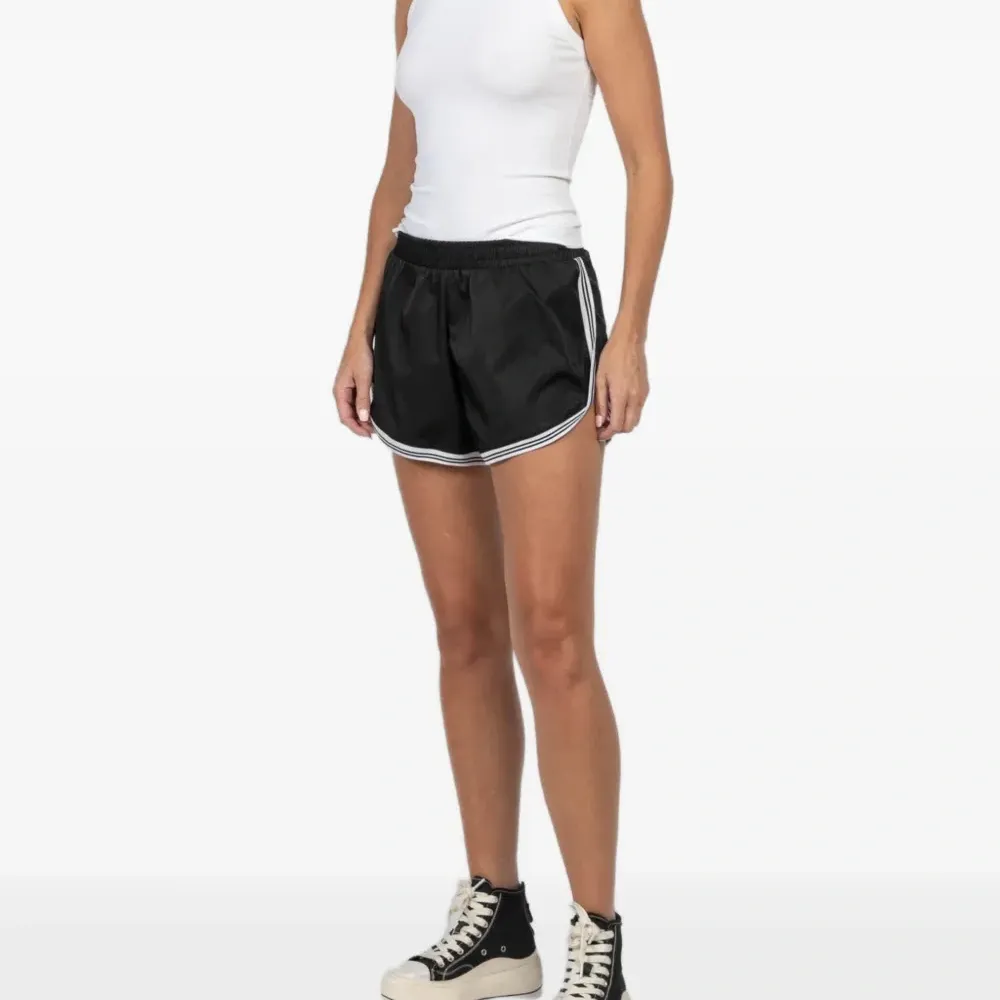 Шорты с полосками