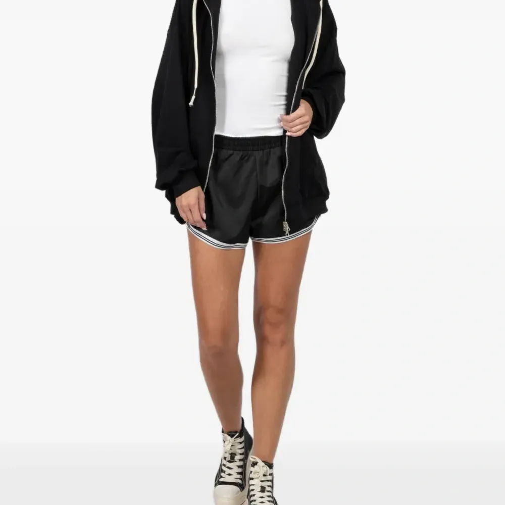 Шорты с полосками