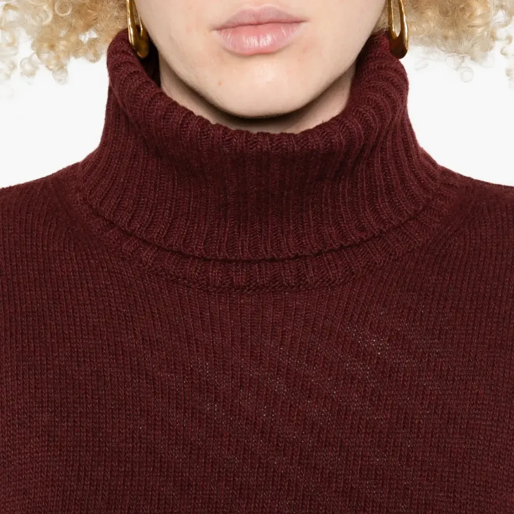 Свитер без рукавов с высоким воротником Свитер без рукавов с высоким воротником