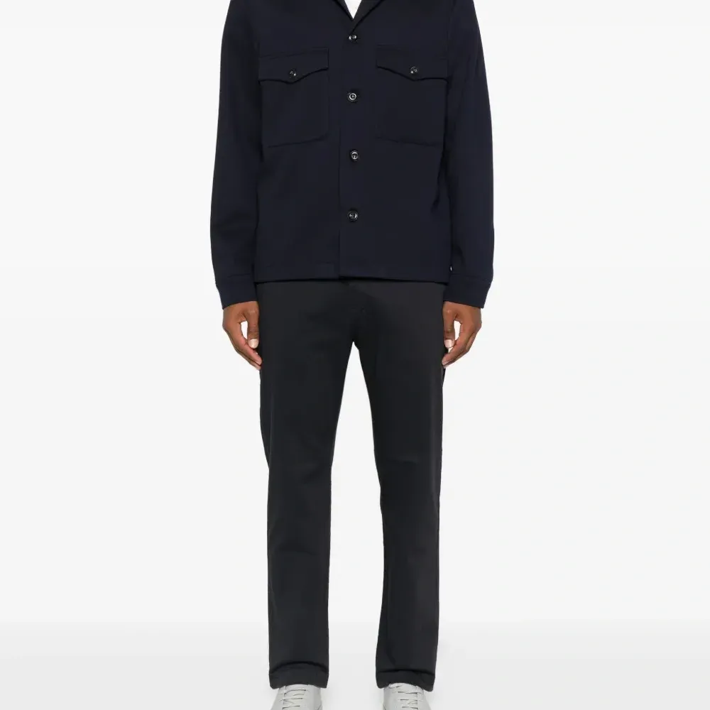 Брюки на пуговицах