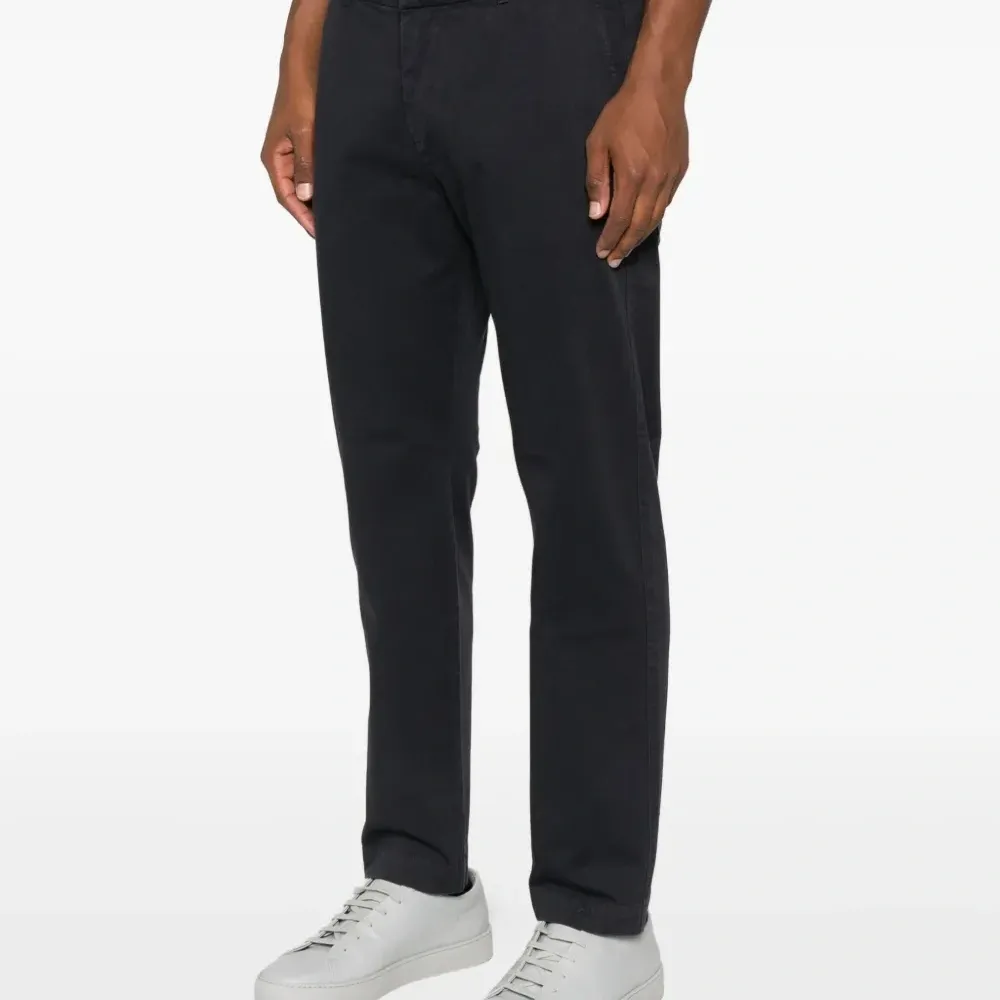 Брюки на пуговицах