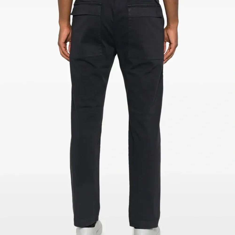 Брюки на пуговицах