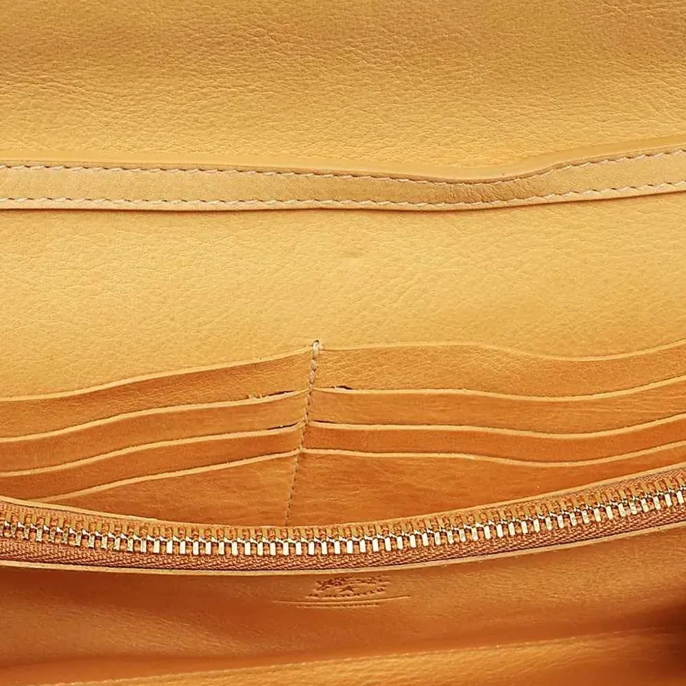 Клатч с клапаном на кнопке