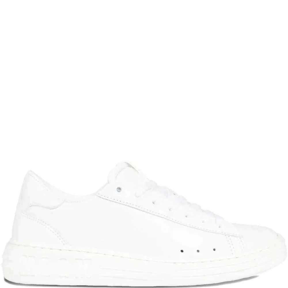 Кроссовки с логотипом