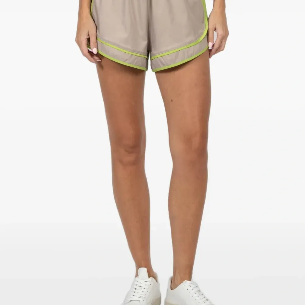 Шорты с контрастным кантом Шорты с контрастным кантом