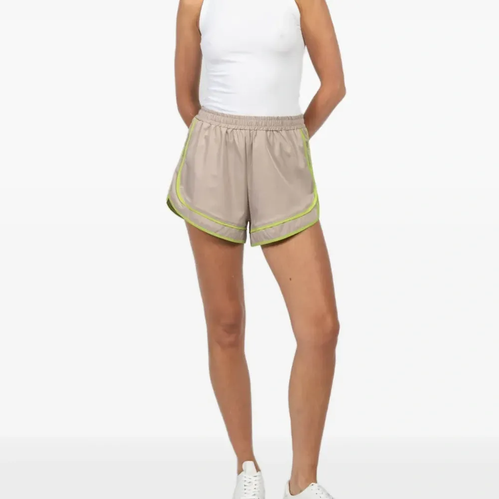 Шорты с контрастным кантом Шорты с контрастным кантом