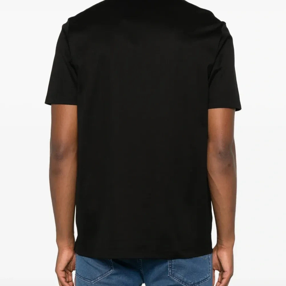 Футболка с круглым вырезом