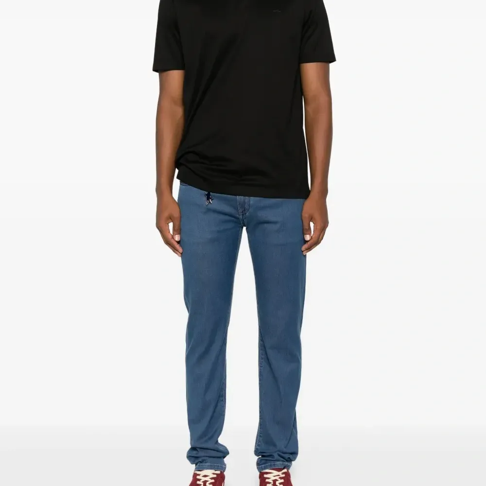 Футболка с круглым вырезом