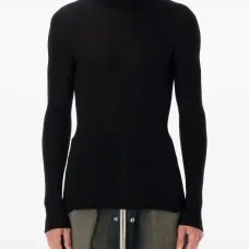 Свитер в рубчик с воротником-стойкой