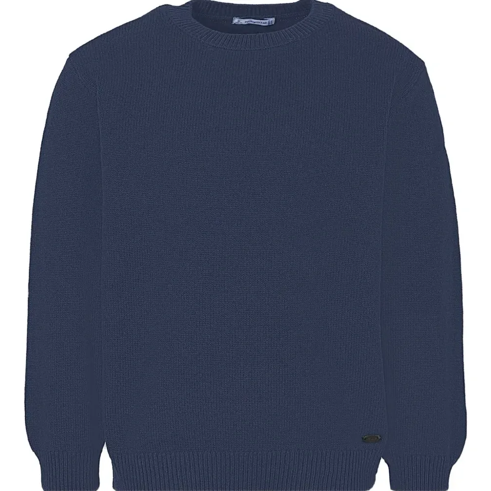 Свитер с круглым вырезом