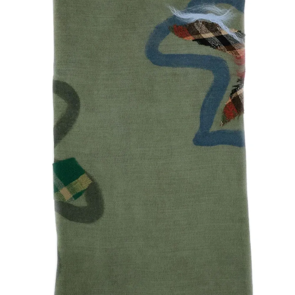 Шарф с цветочной аппликацией