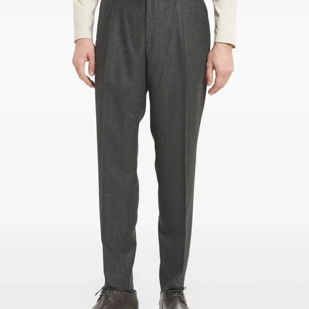 Шерстяные брюки строгого кроя
