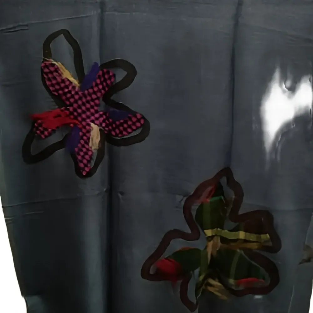 Шарф с цветочной аппликацией