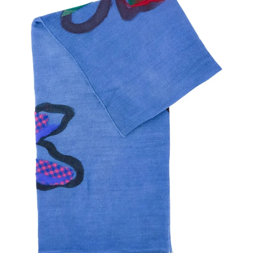 Шарф с цветочной аппликацией