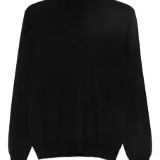 Джемпер с высоким горлом и длинными рукавами