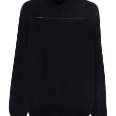 Свитер с высоким воротом