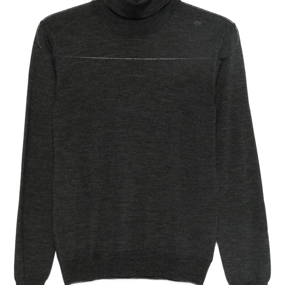 Свитер с высоким воротом