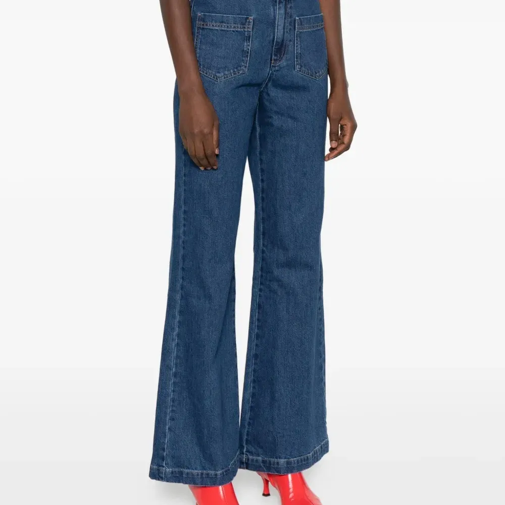 Джинсы с карманами Джинсы с карманами