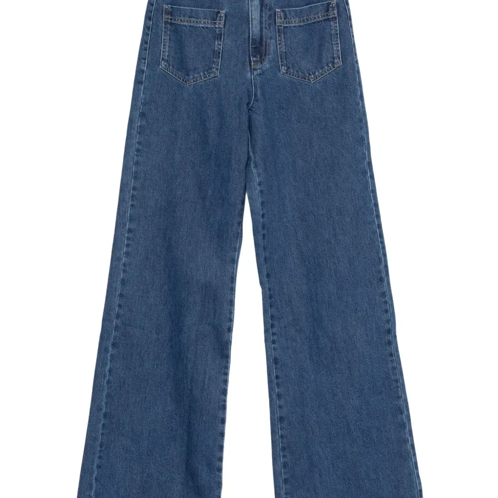 Джинсы с карманами Джинсы с карманами