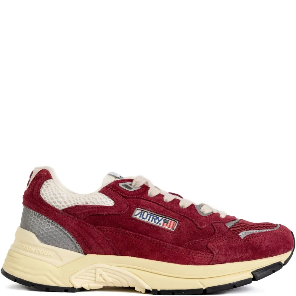 Кроссовки с сетчатыми вставками