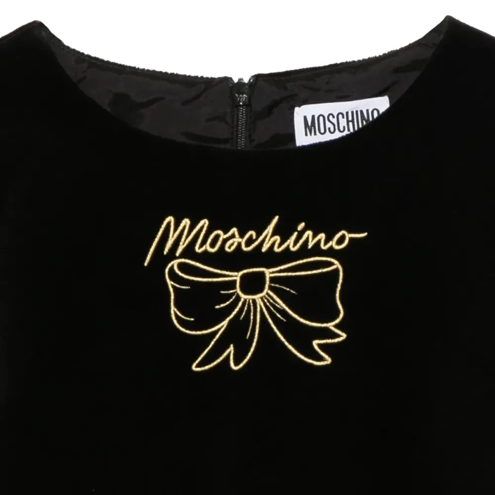 Бархатное платье с вышитым логотипом Бархатное платье с вышитым логотипом